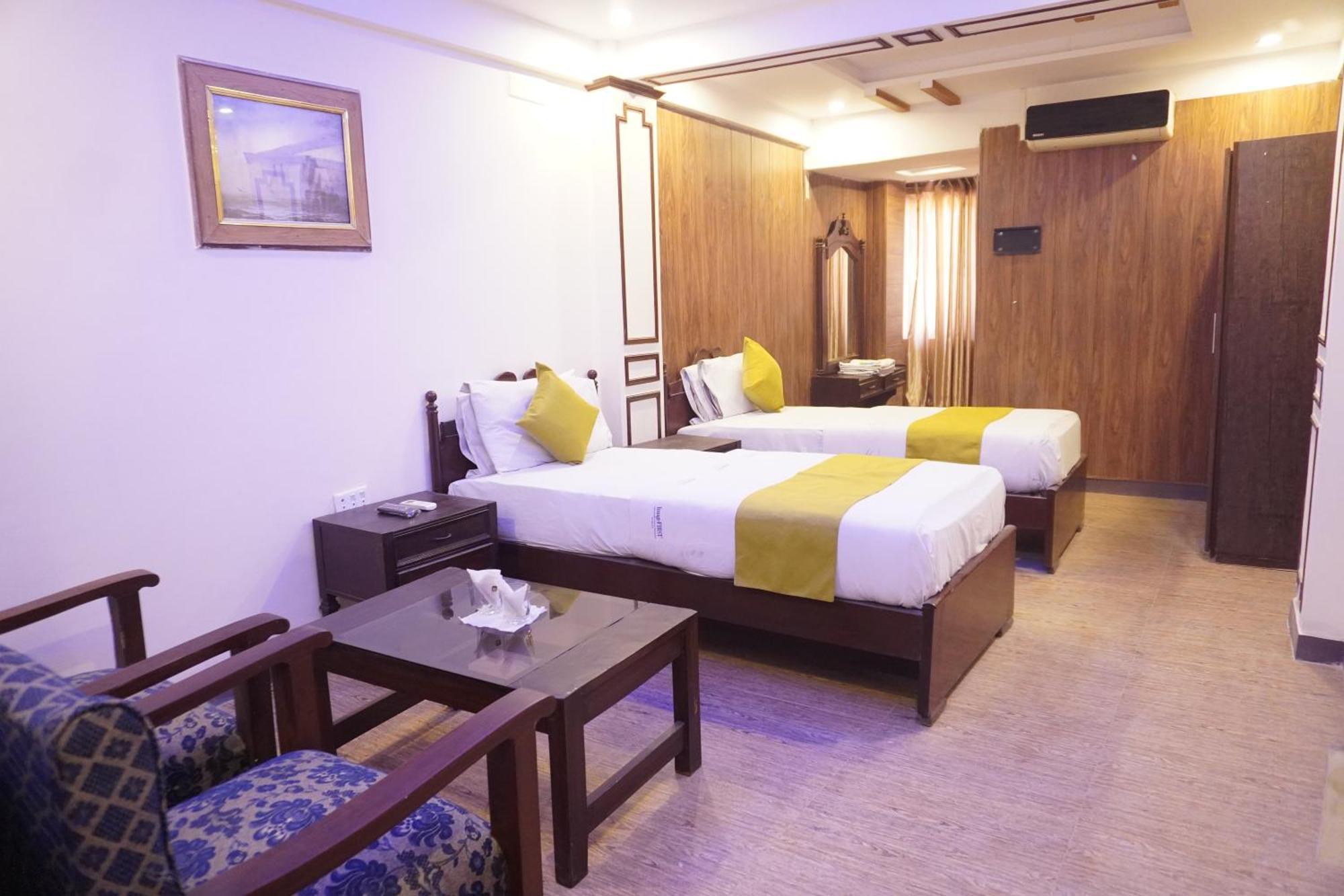 National Hotel Lahore Extérieur photo