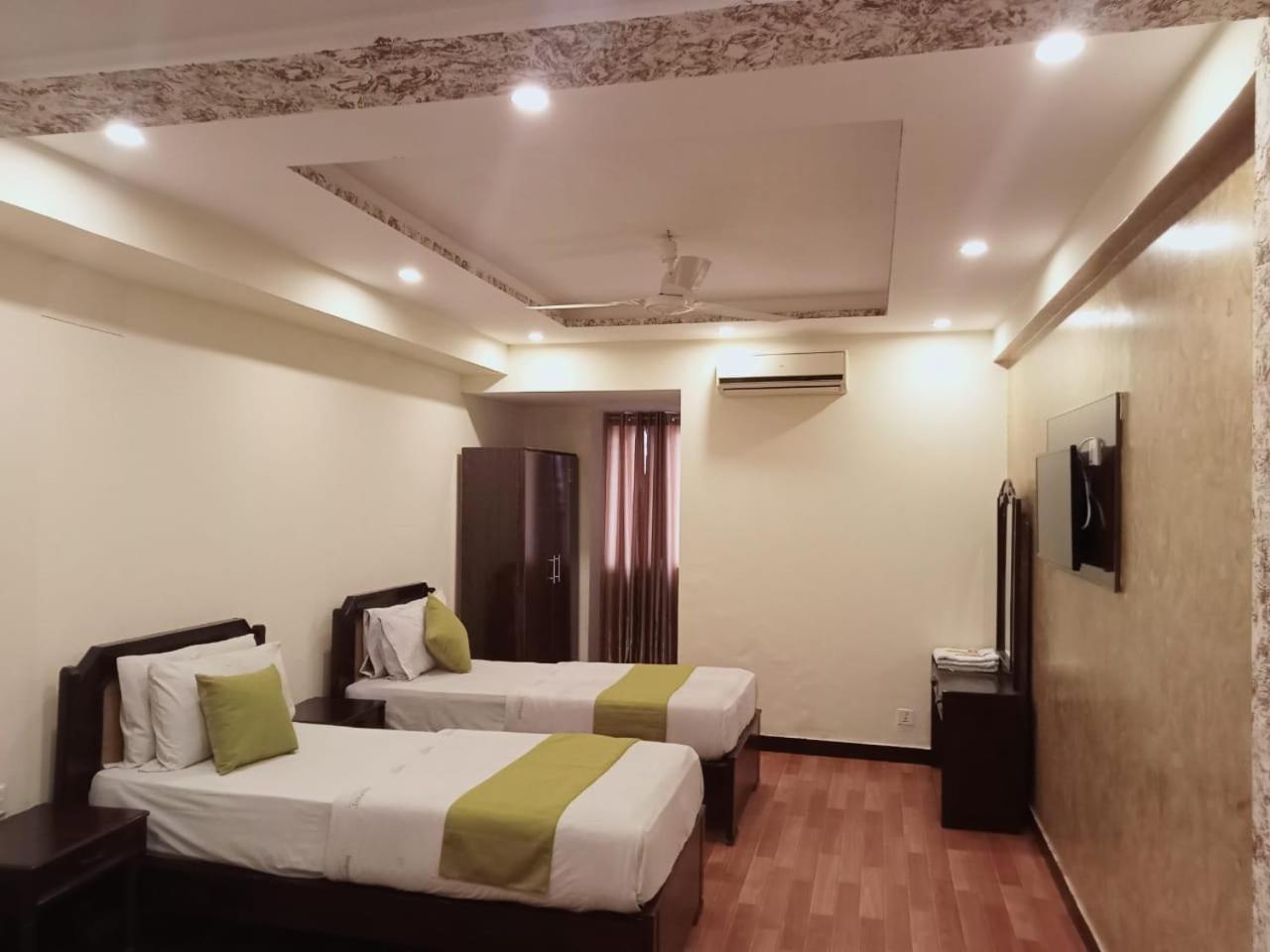 National Hotel Lahore Extérieur photo