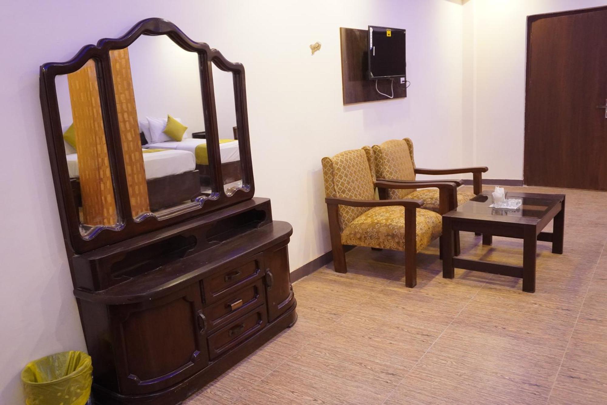 National Hotel Lahore Extérieur photo