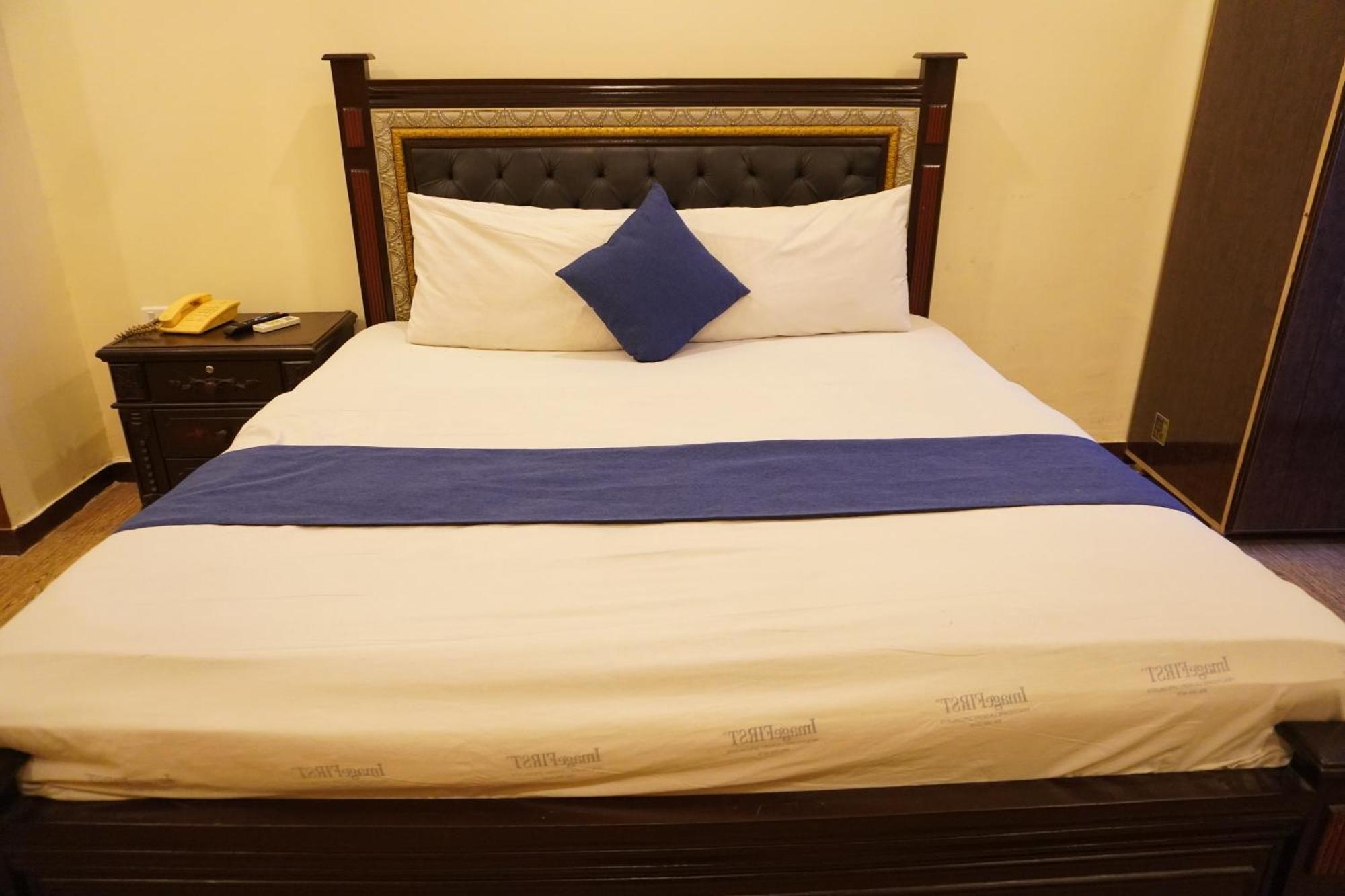 National Hotel Lahore Extérieur photo