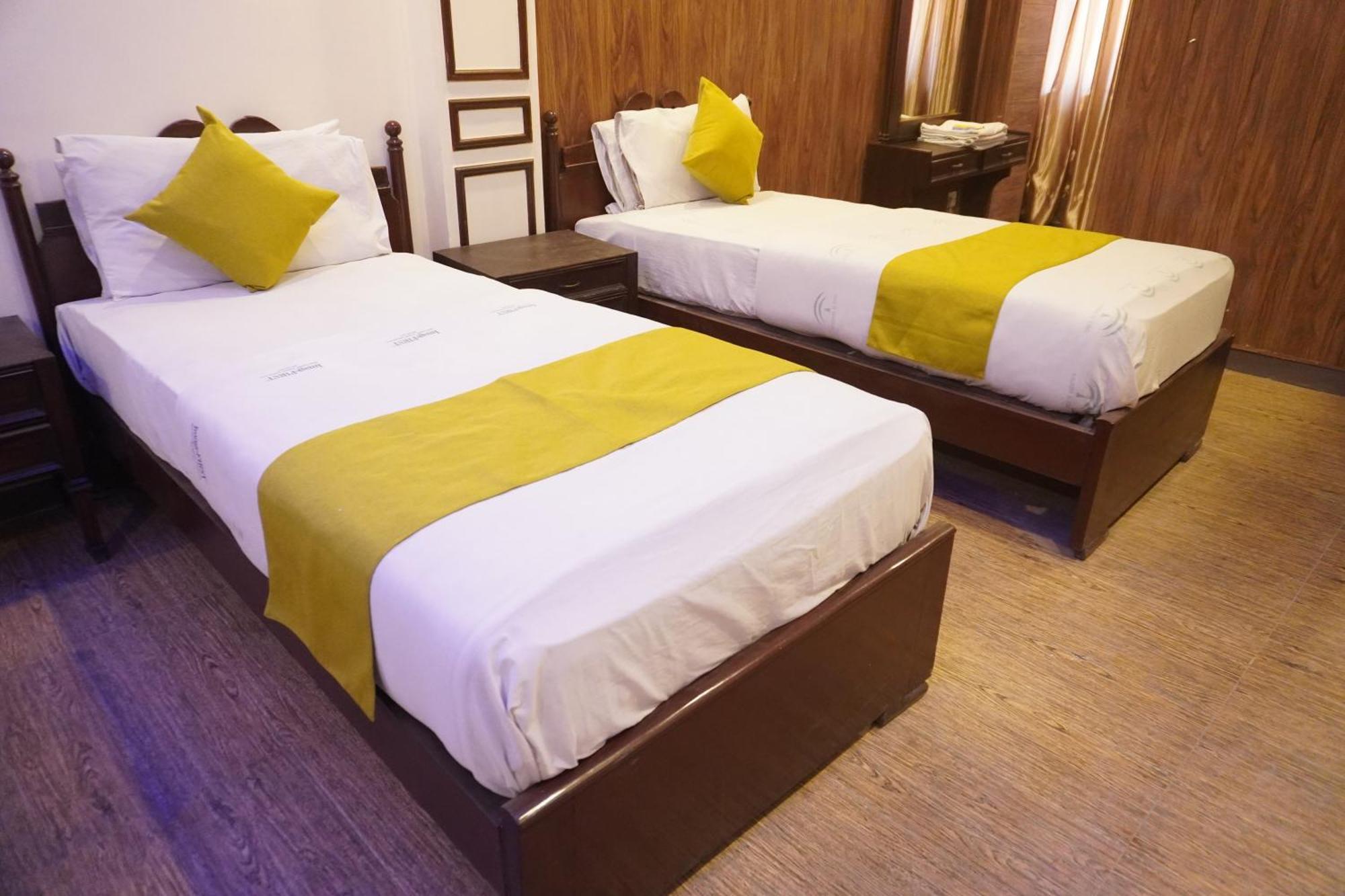 National Hotel Lahore Extérieur photo