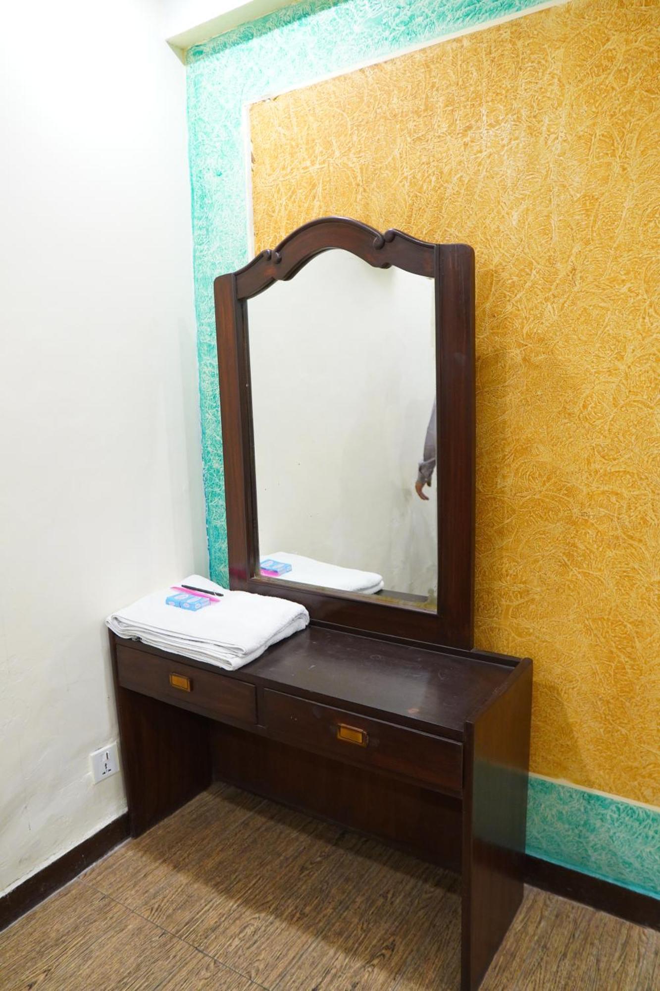 National Hotel Lahore Extérieur photo