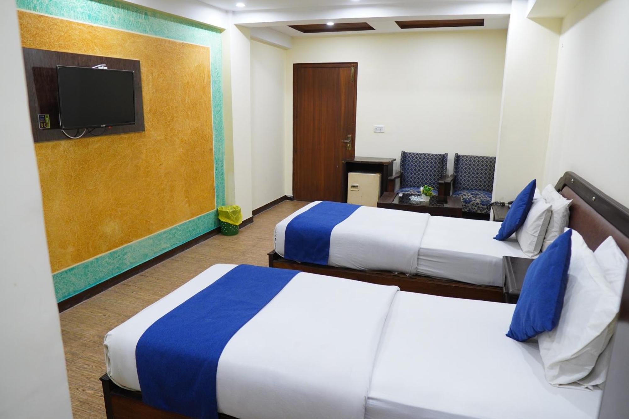 National Hotel Lahore Extérieur photo