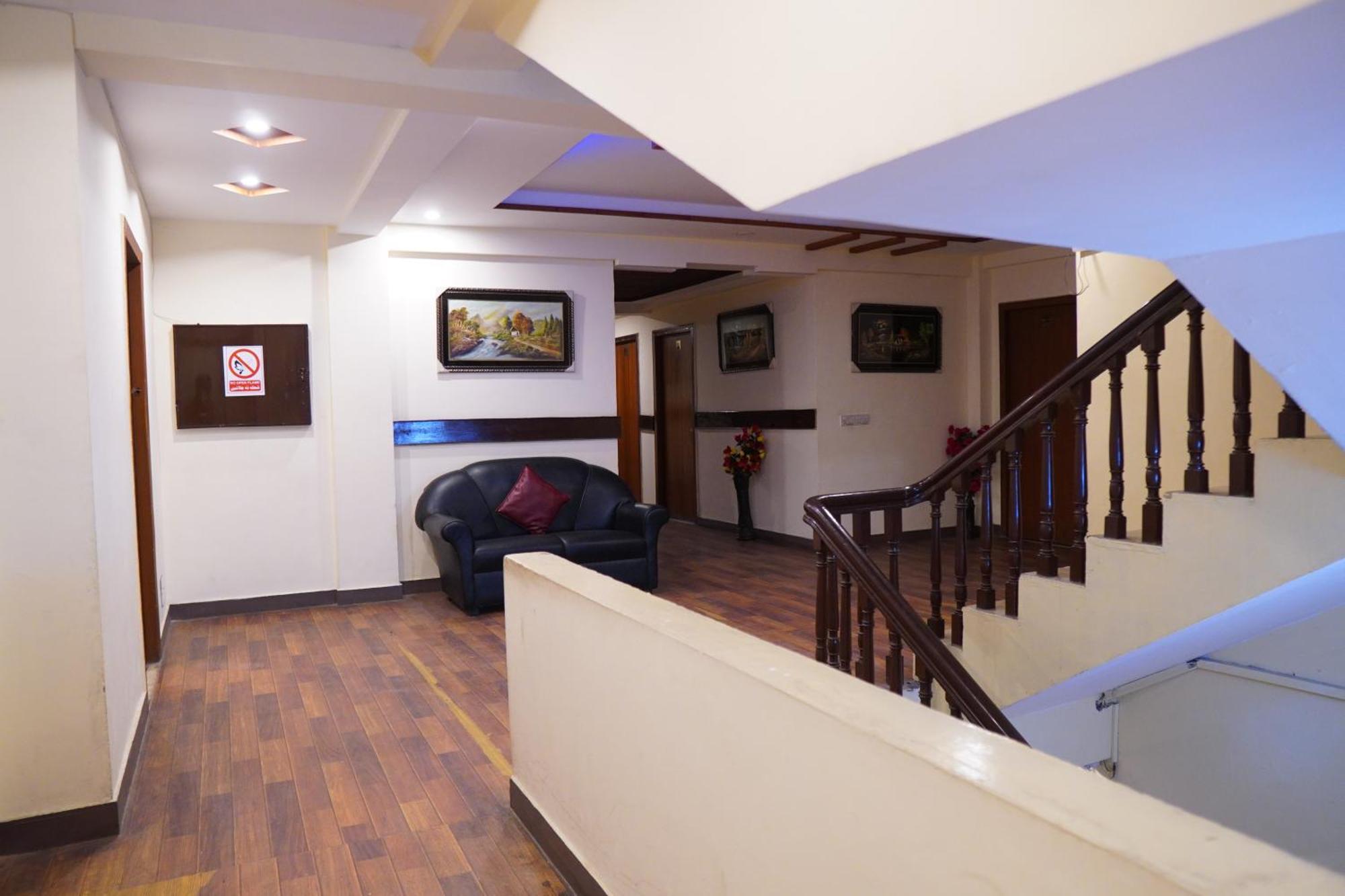 National Hotel Lahore Extérieur photo